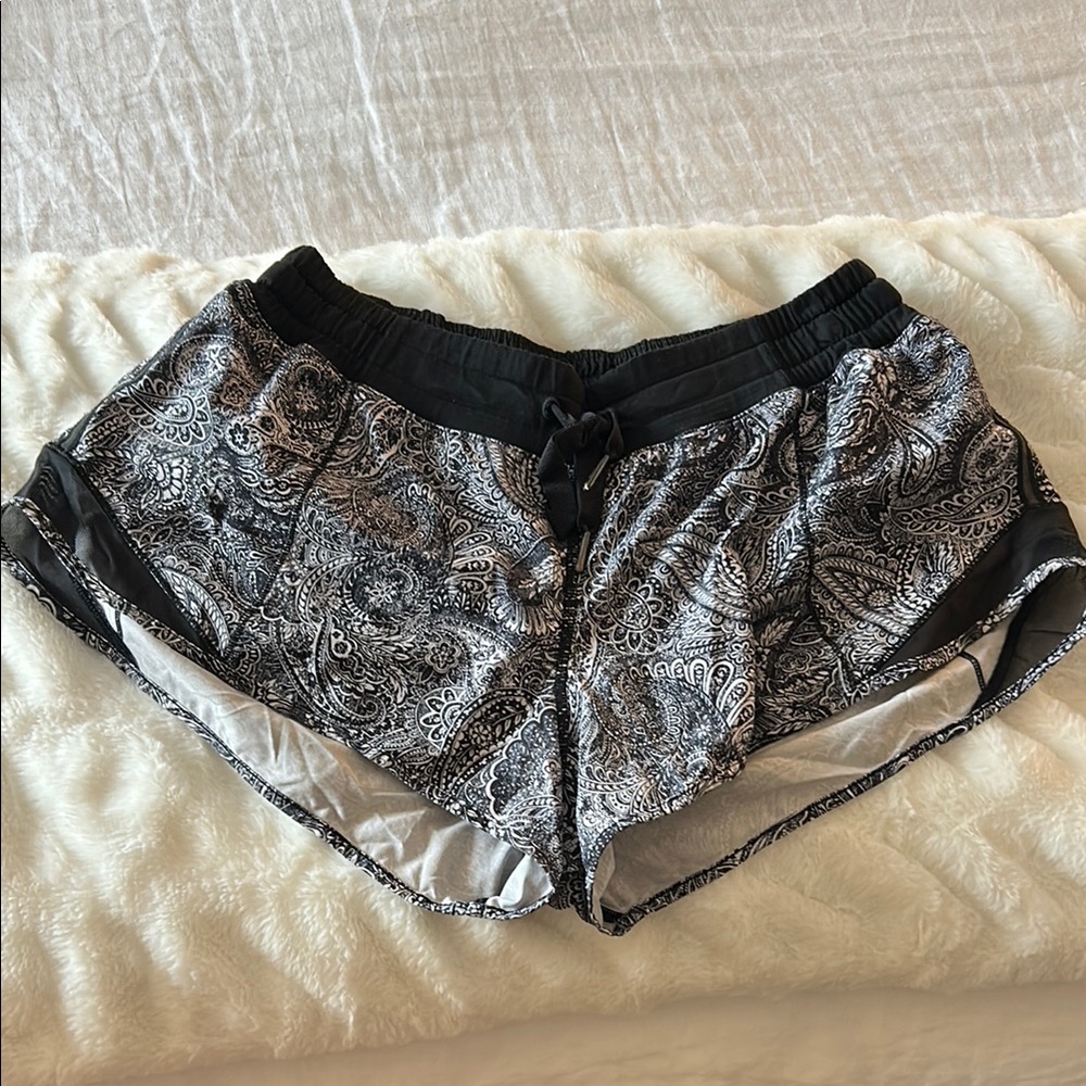 Black and White Lululemon Paisley Shorts